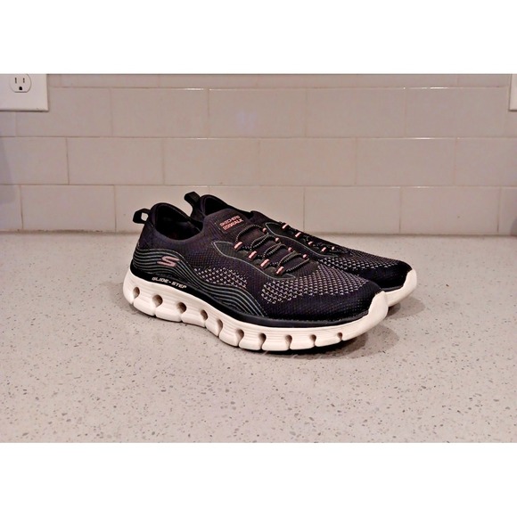 Skechers Shoes - Skechers Womens Slip-ins GO WALK Glide-Step 2.0 Sneakers Size 7.5 Black